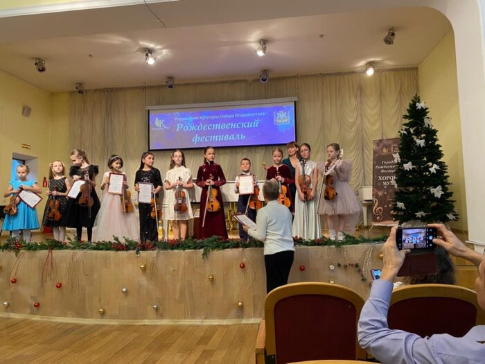Городской Рождественский фестиваль обучающихся на струнно-смычковых инструментах
